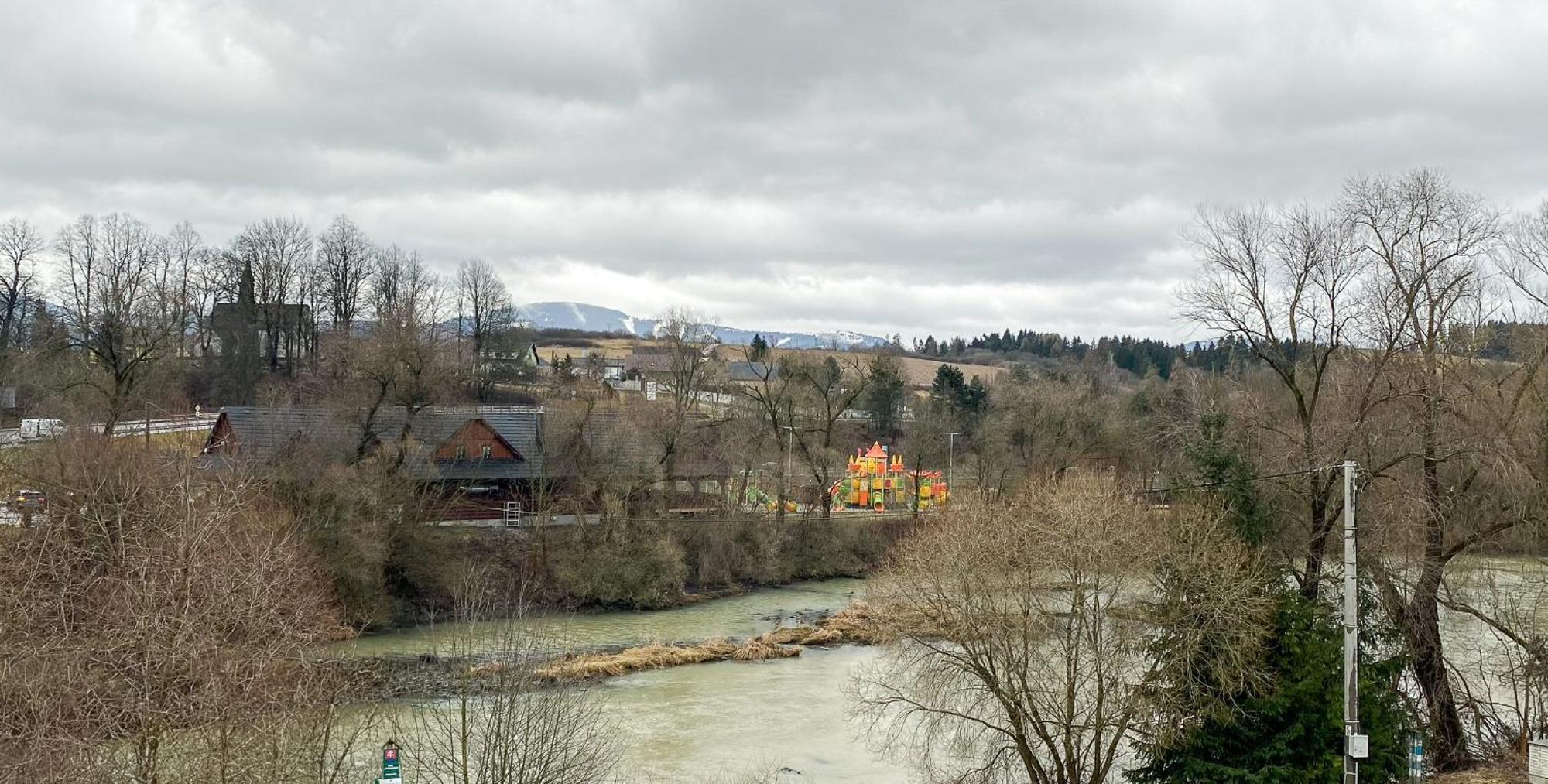 Riverfront Apartment Bešeňová Eksteriør bilde