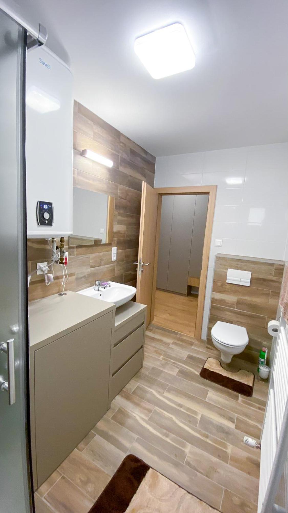 Riverfront Apartment Bešeňová Eksteriør bilde